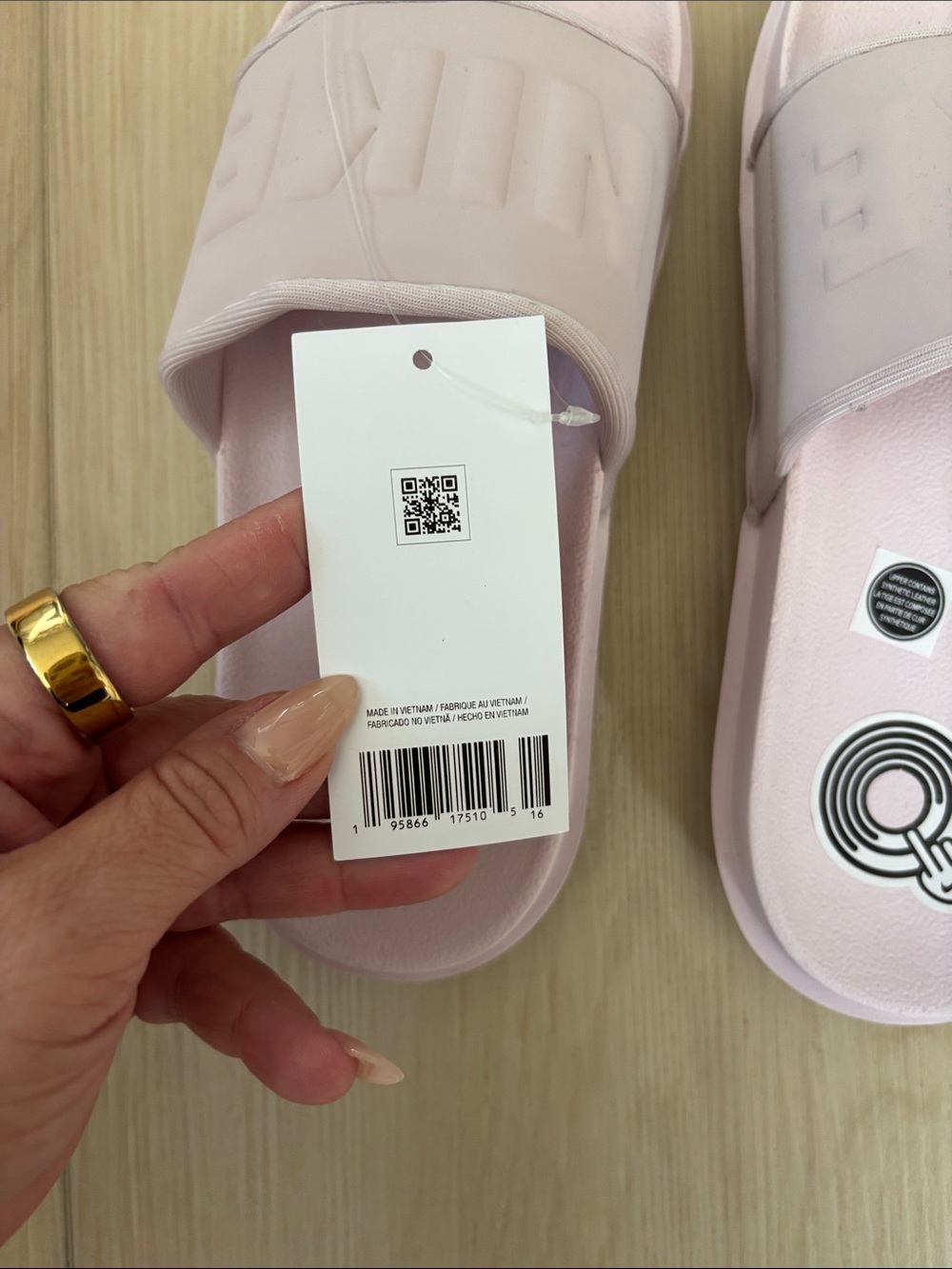 Nike Light Pink Offcourt Slide Sandals with Embossed Logo size 6 - Picture 3 of 4